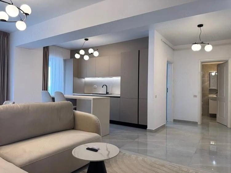 Apartament cu 2 camere decomandat în Parcul Carol