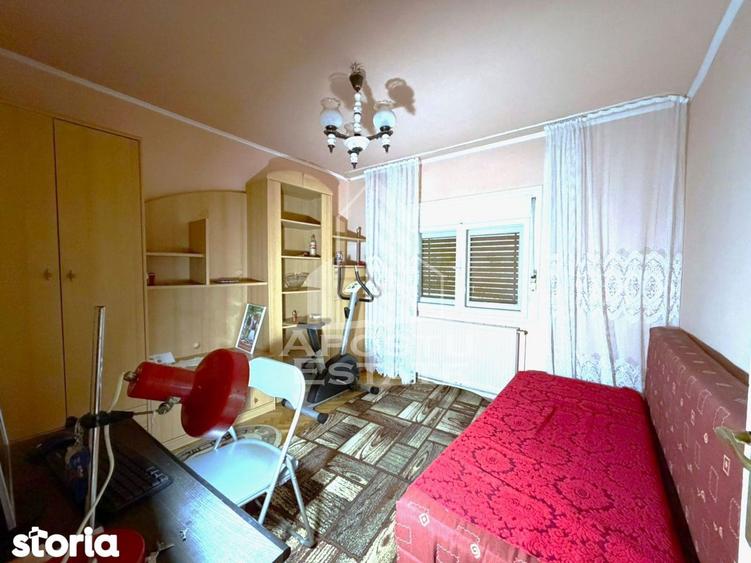 Apartament cu 3 camere decomandat, mobilat în Girocului