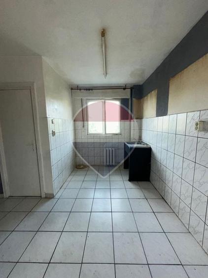 Apartament cu 3 camere decomandat în Rogerius