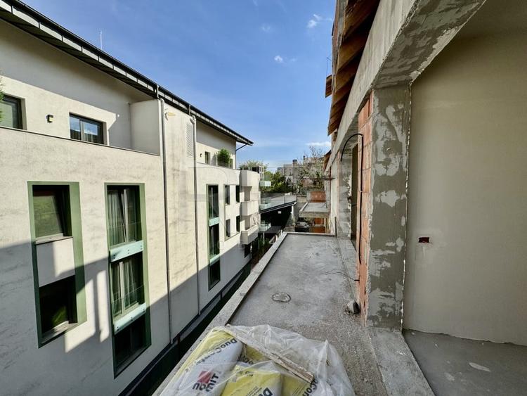 Apartament cu 2 camere semidecomandat în Matei Voievod