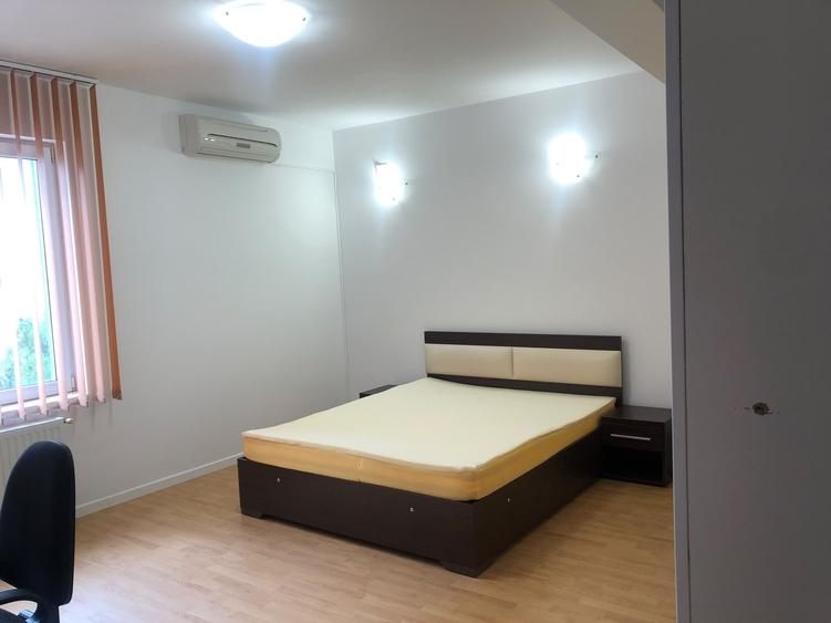 Casă cu 3 camere cu Canalizare în Boreal