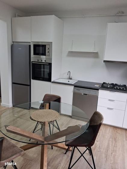 Apartament cu 3 camere decomandat în Exterior Vest