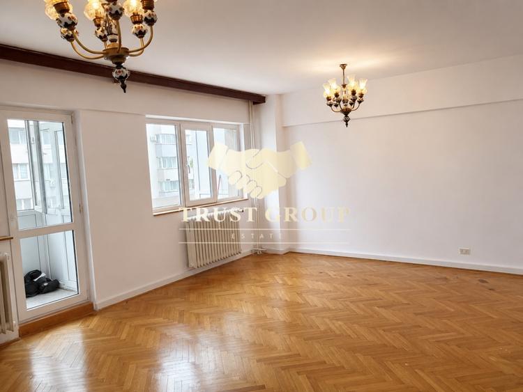 Apartament cu 4 camere decomandat în Polonă