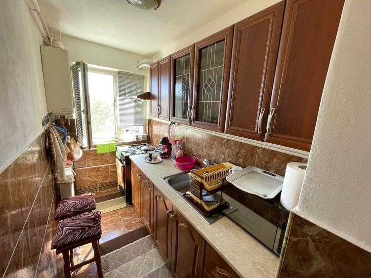 Apartament cu 3 camere, mobilat în Girocului