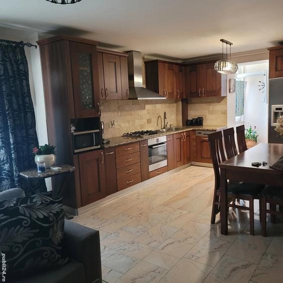 Apartament cu 3 camere decomandat în Spitalul Județean
