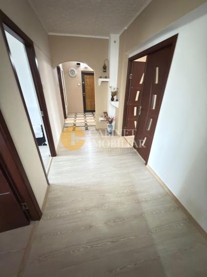 Apartament cu 4 camere decomandat, mobilat în Nicolina