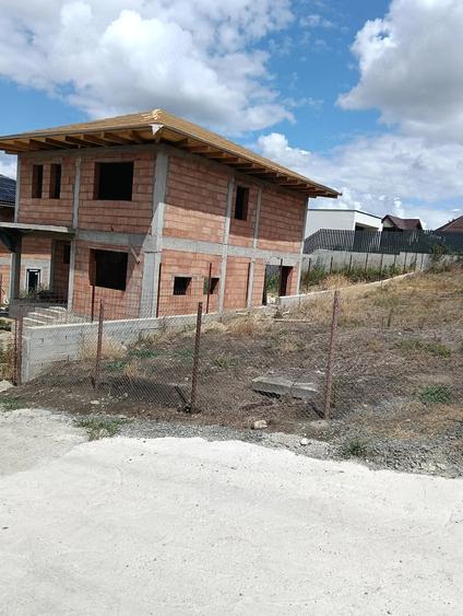 Casă cu Teren 450 Mp în Aeroport