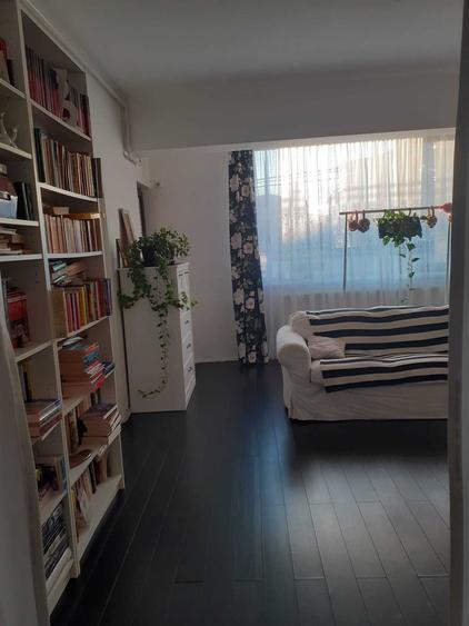 Apartament cu 3 camere semidecomandat în Dămăroaia