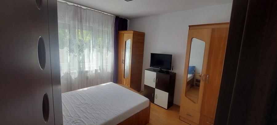 Apartament cu 3 camere semidecomandat în Exterior Vest