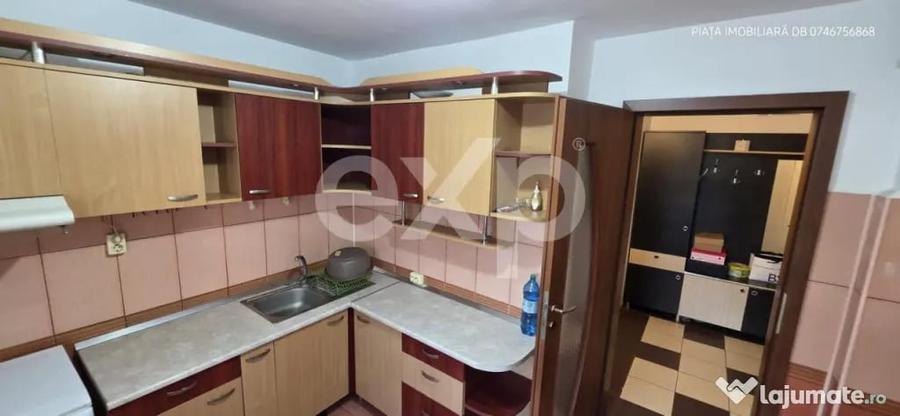 Apartament cu 4 camere decomandat în Central