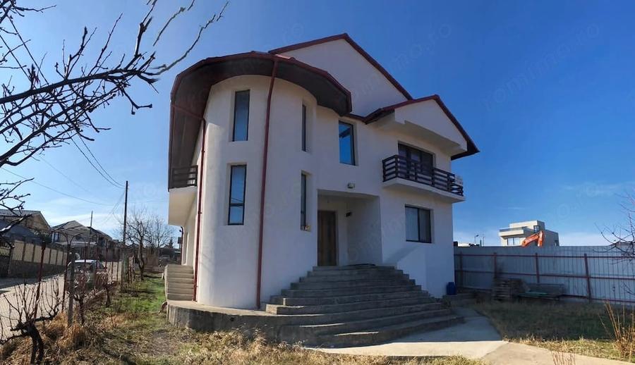 Casă cu 4 camere cu Teren 500 Mp în Central