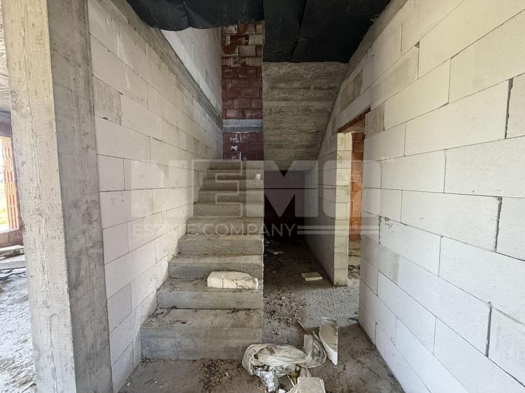 Duplex cu 4 camere cu Canalizare în Central