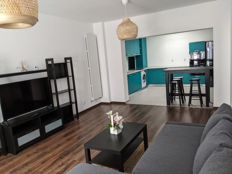 Apartament cu 3 camere decomandat în Noua