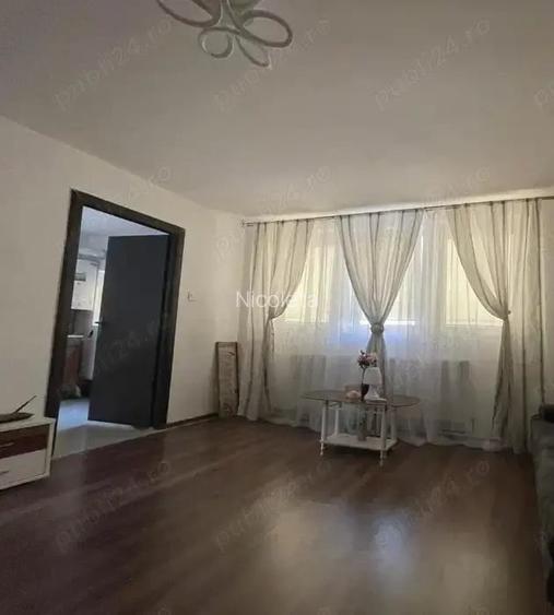 Proprietar Inchiriez apartament o camera zona centrala