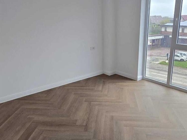 Apartament cu 3 camere semidecomandat în Exterior Est
