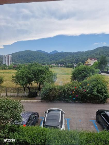 Apartament cu 4 camere decomandat în Noua