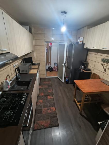 Apartament cu 4 camere decomandat, mobilat în Trocadero