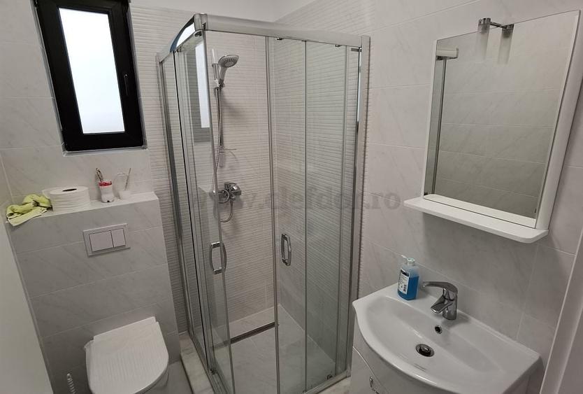 Casă individuală cu 6 camere cu Piscina în Iancu Nicolae