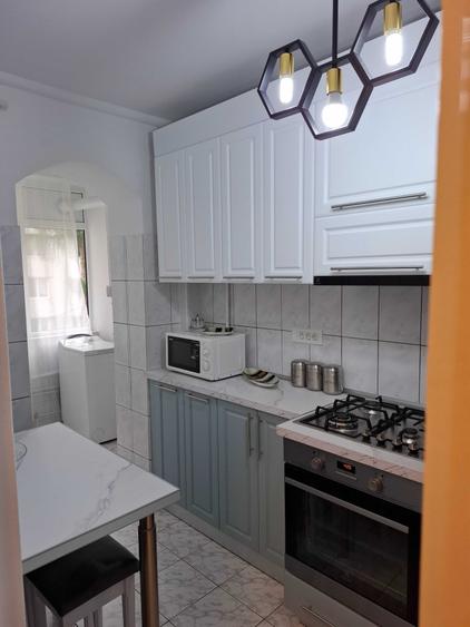 Apartament cu 3 camere decomandat în Șcheia