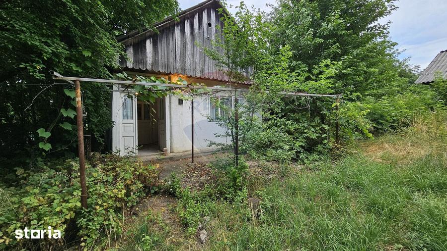 Casă cu 2 camere cu Teren 9200 Mp în Șendriceni
