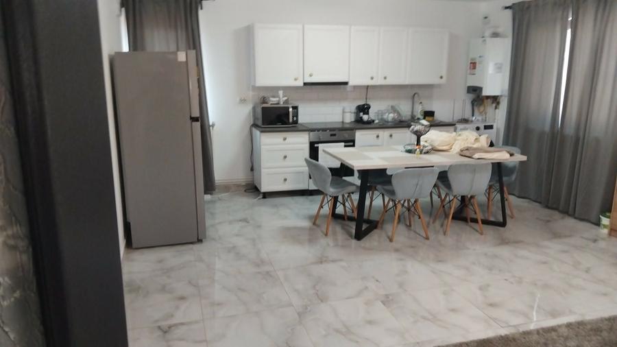 Casă cu 3 camere în Central