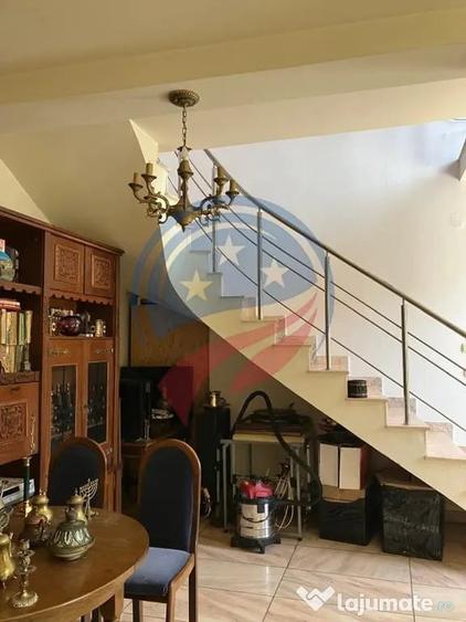 Casă cu 7 camere cu Teren 400 Mp în Central