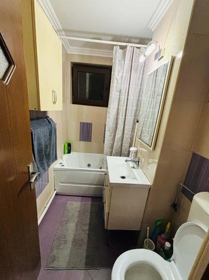 Apartament cu 3 camere decomandat în Exterior Vest