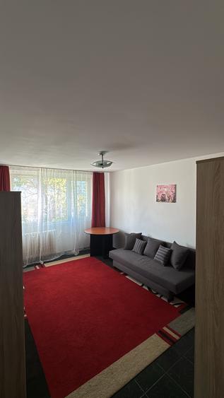 Apartament cu 3 camere decomandat în Titan
