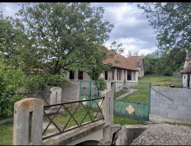 Casă cu 3 camere în Berghin