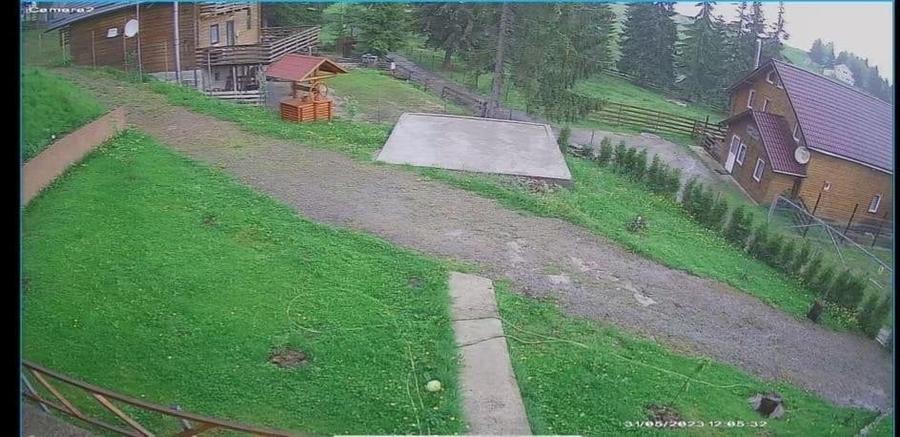 Casă individuală cu 5 camere cu Teren 2300 Mp în Mărișel