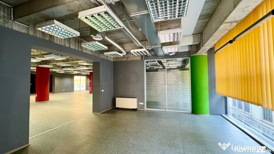 Spațiu comercial, de 578 mp, în Universitate