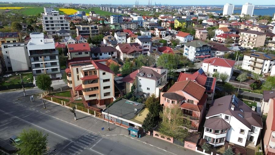 Casă cu 12 camere cu Teren 300 Mp în Central