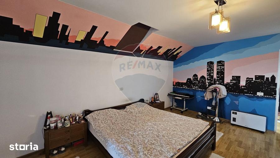 Casă cu 6 camere cu Teren 3614 Mp în Moara