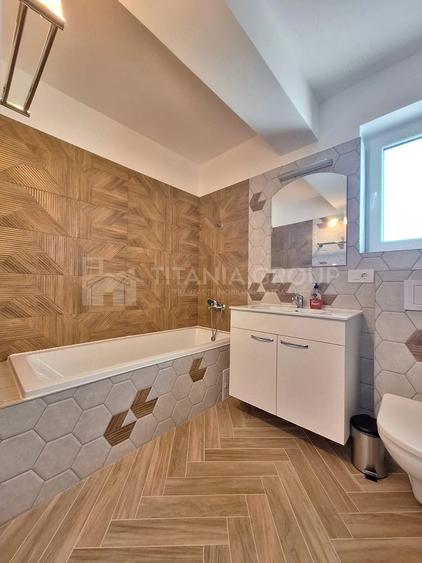 Apartament cu 3 camere decomandat, mobilat în Central
