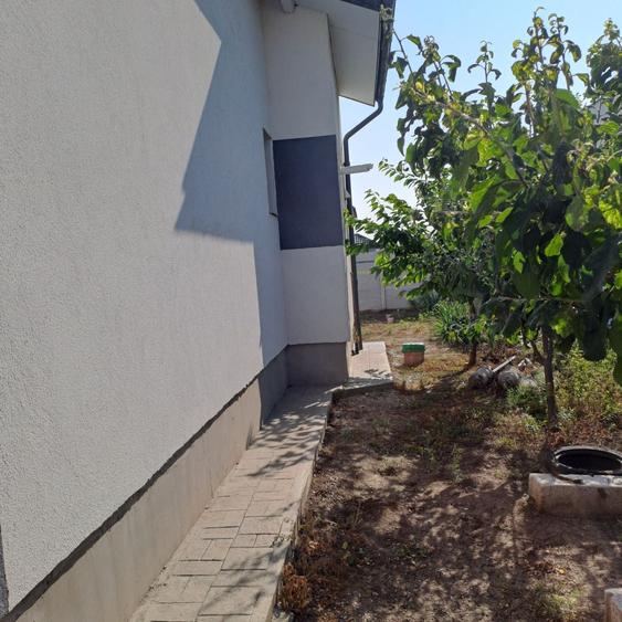 Casă cu 3 camere cu Teren 420 Mp în Berceni