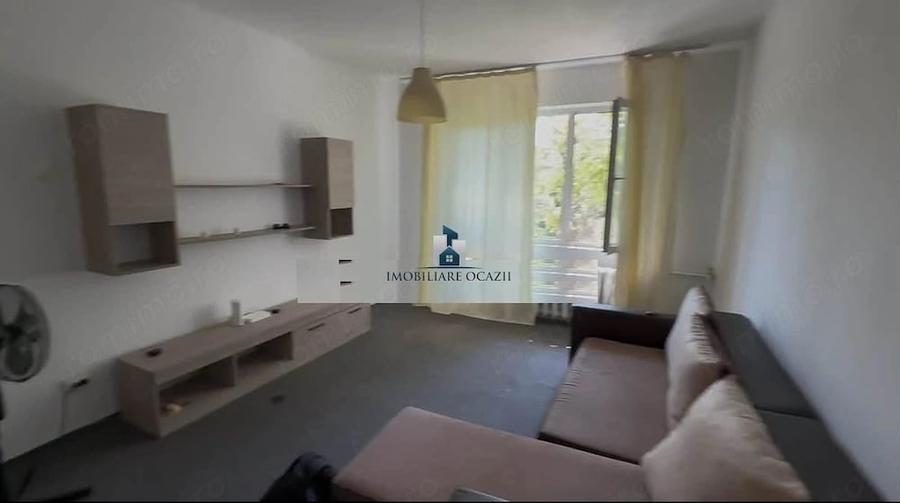 Apartament cu 3 camere decomandat în Berceni
