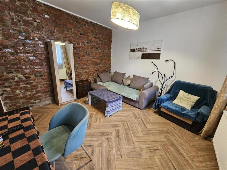 Duplex cu 4 camere cu Canalizare în Centrul Civic