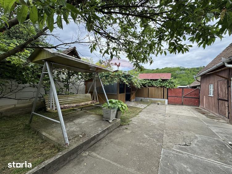 Casă cu 7 camere cu Teren 1026 Mp în Dârlos