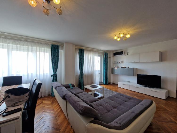 Apartament cu 3 camere decomandat în Circumvalațiunii