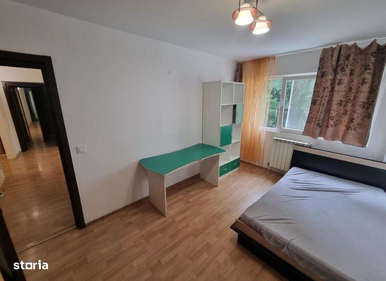 Apartament cu 4 camere decomandat în Tătărași