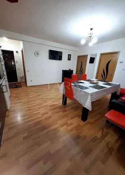 Apartament cu 3 camere semidecomandat, mobilat în Florești