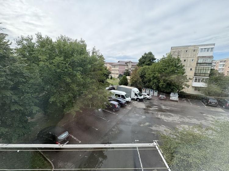 Apartament cu 2 camere decomandat în Exterior Vest