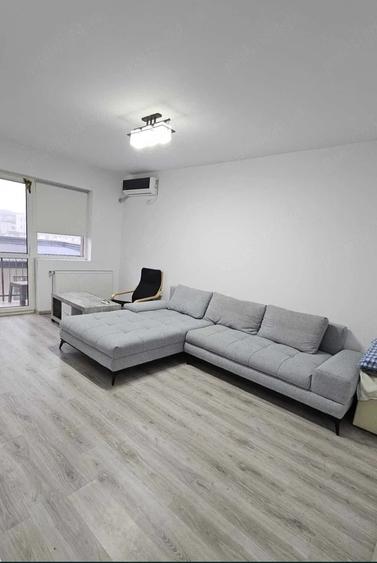 Apartament cu 3 camere decomandat în Dobroești