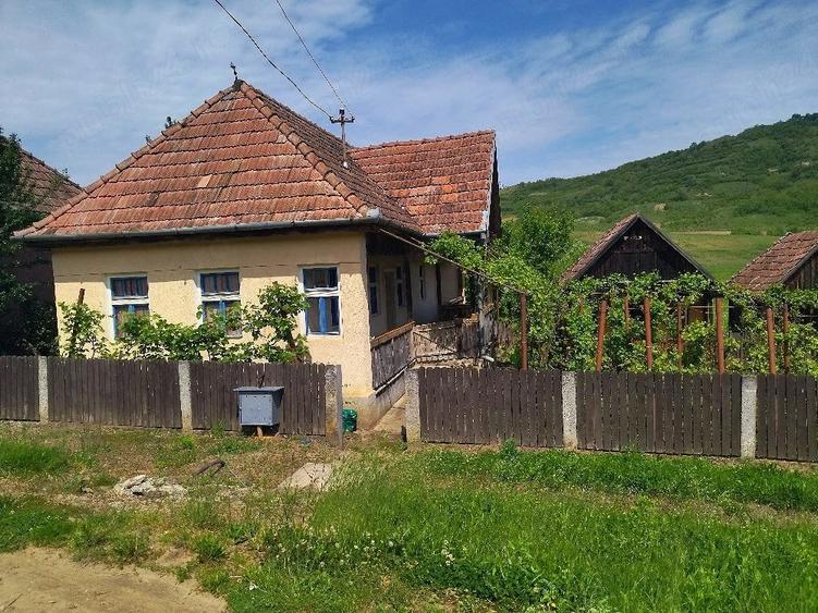 Casă cu 3 camere cu Teren 2900 Mp în Moișa