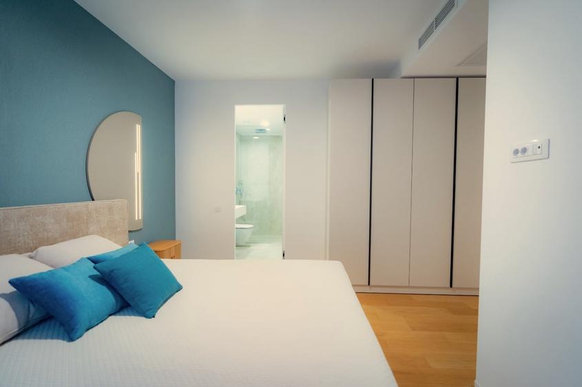 Apartament cu 3 camere semidecomandat, mobilat în Barbu Văcărescu