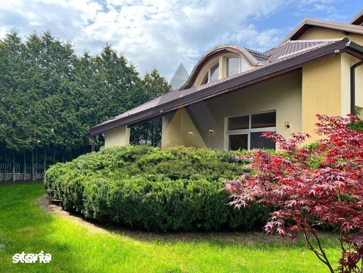 Casă cu 7 camere cu Teren 1000 Mp în Central