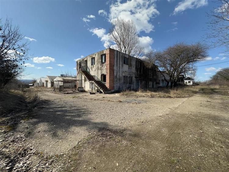Spațiu industrial, de 8,164 mp, în Ciohorăni