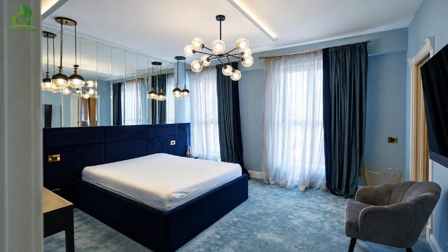 Apartament cu 5 camere decomandat, mobilat în Central