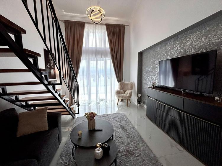 Apartament cu 5 camere decomandat în Cristian