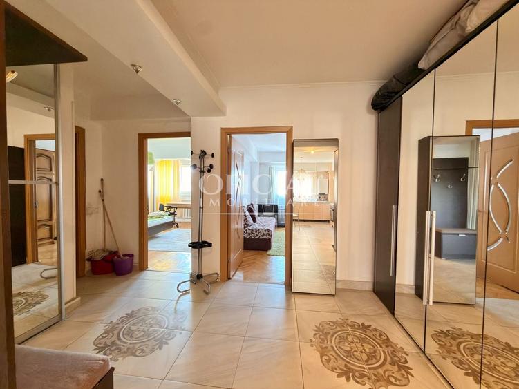 Apartament cu 3 camere decomandat, mobilat în Central